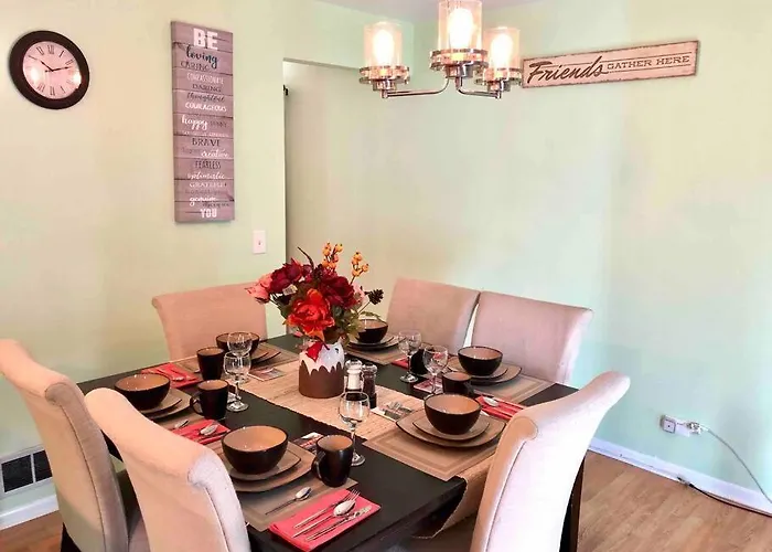 The Ultimate Escape. Unpack, Relax, Enjoy!sleeps14 * Elmhurst