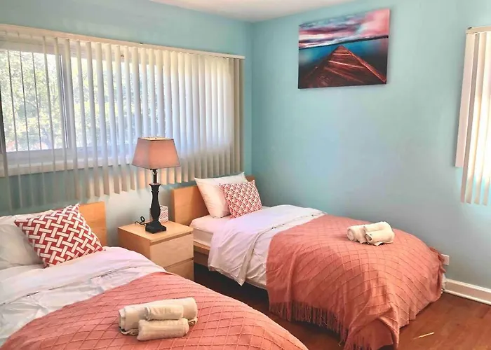 The Ultimate Escape. Unpack, Relax, Enjoy!sleeps14 Casa vacanze