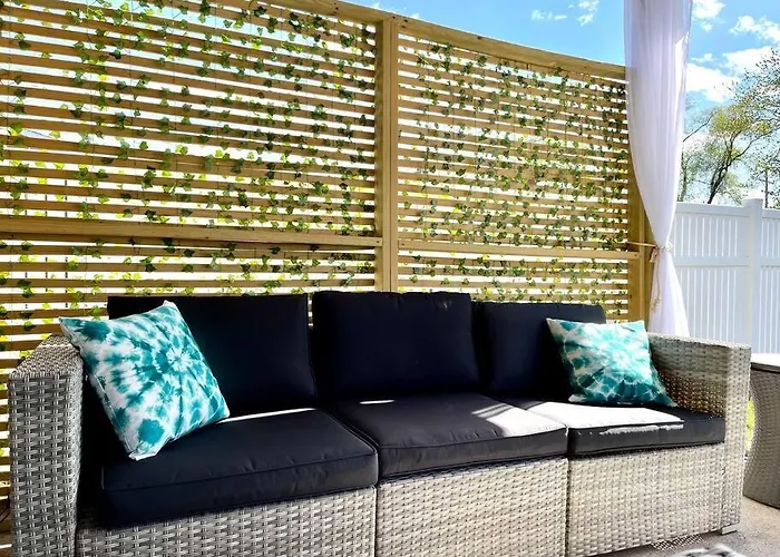 The Ultimate Escape. Unpack, Relax, Enjoy!sleeps14 *