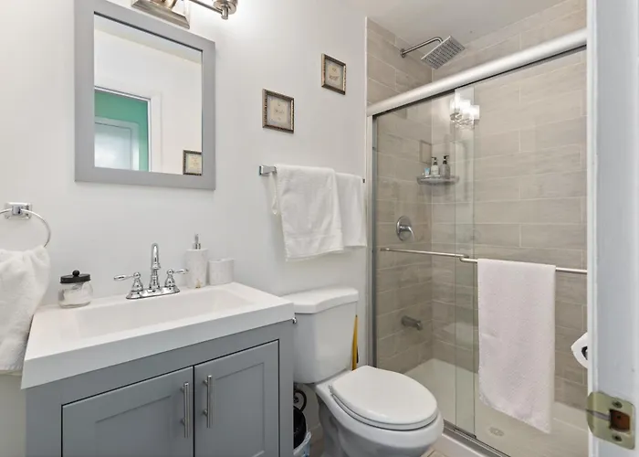 The Ultimate Escape. Unpack, Relax, Enjoy!sleeps14 Casa vacanze Elmhurst